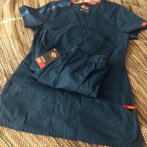 Dickies scrub set NWT